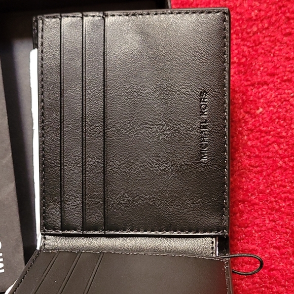MICHAEL KORS® Men's Wallet with "MK" Signature Logo - Picture 8 of 8